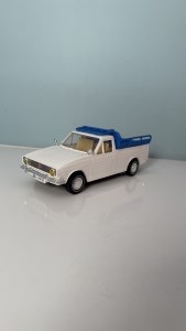 ماشین پیکان سفیدجوانان